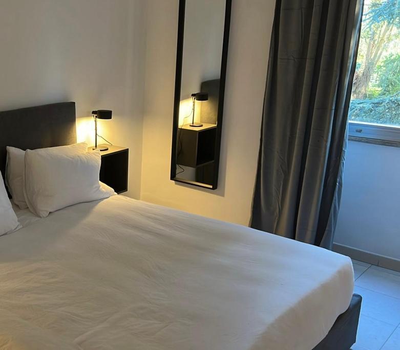Albeli Residences Naples Luaran gambar